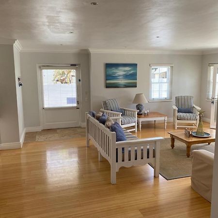 Shore'S Edge Luxury Oceanfront Home Херманус Екстериор снимка