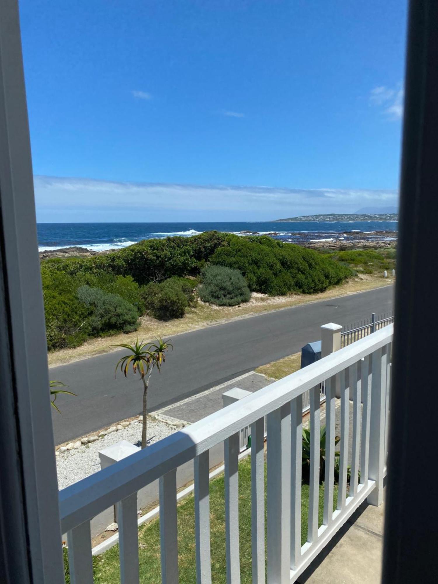 Shore'S Edge Luxury Oceanfront Home Херманус Екстериор снимка