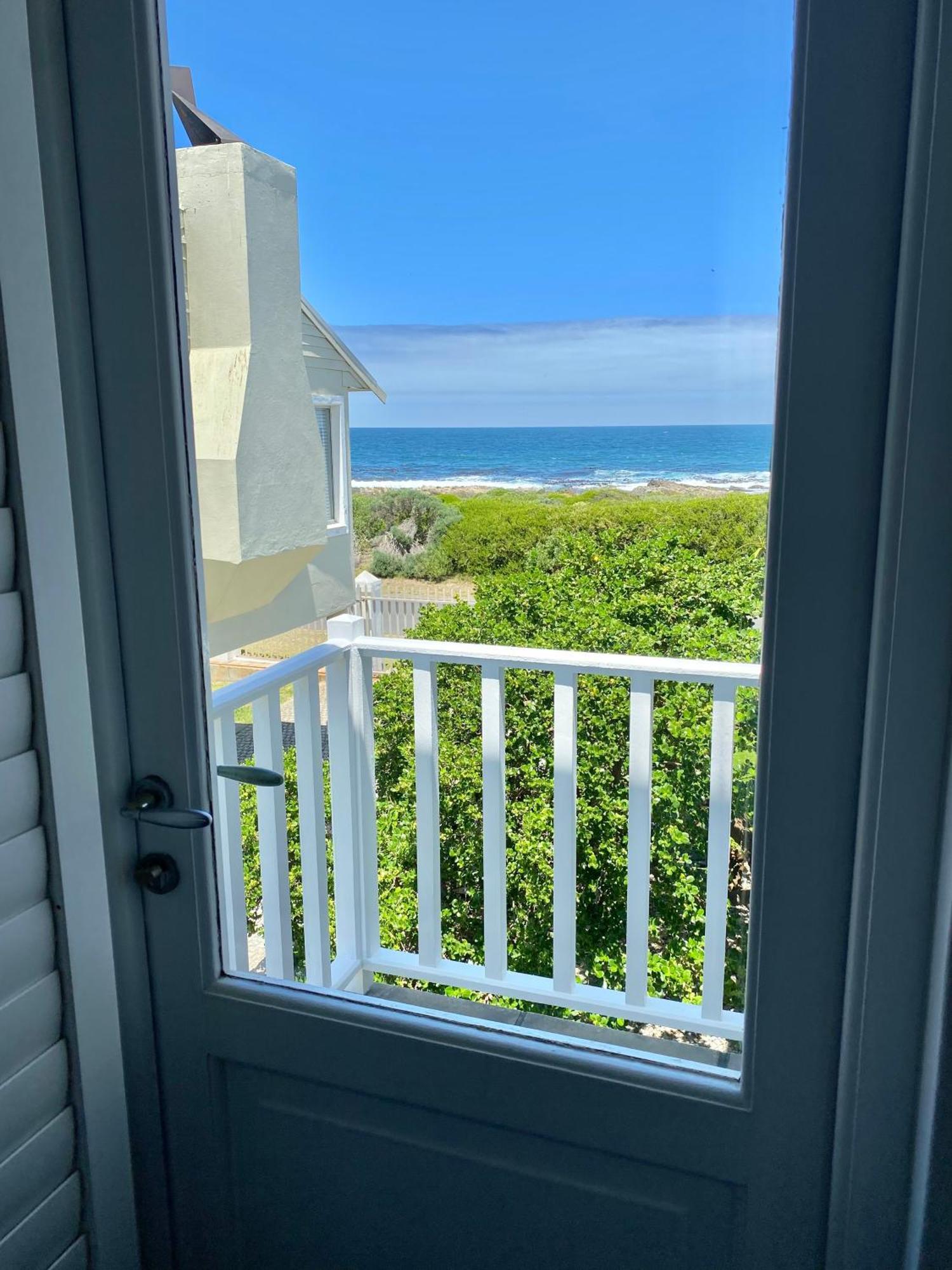 Shore'S Edge Luxury Oceanfront Home Херманус Екстериор снимка