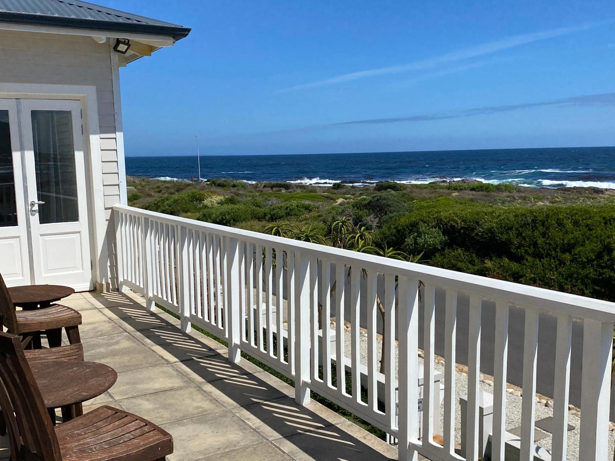 Shore'S Edge Luxury Oceanfront Home Херманус Екстериор снимка